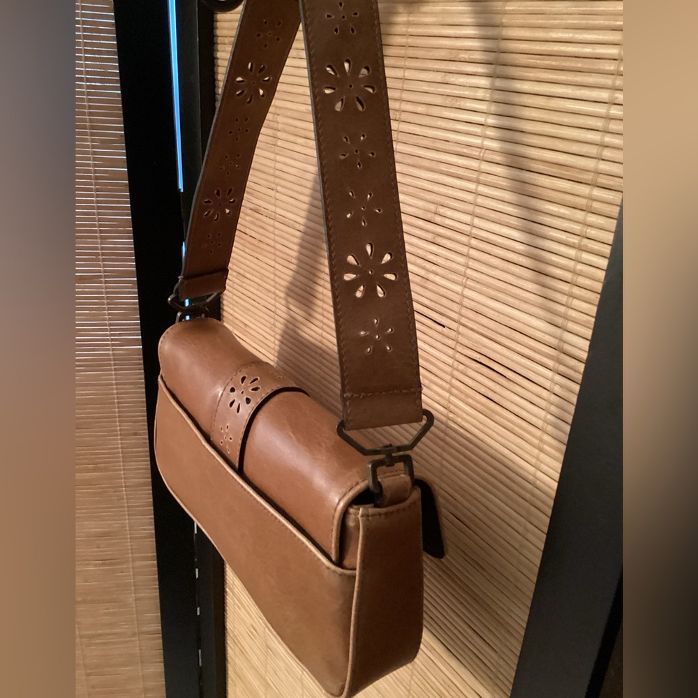 ๐ Vintage Y2K baby bag laser cut vegan leather camel brown tan small purse - Picture 4 of 9